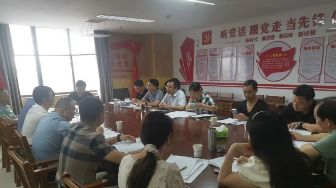 广信集团召开贯彻落实区委二届十次全体（扩大）会议精神部署会