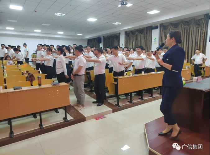 广信集团举办2023年职业素养第一期培训班之“公务魅力形象礼仪”